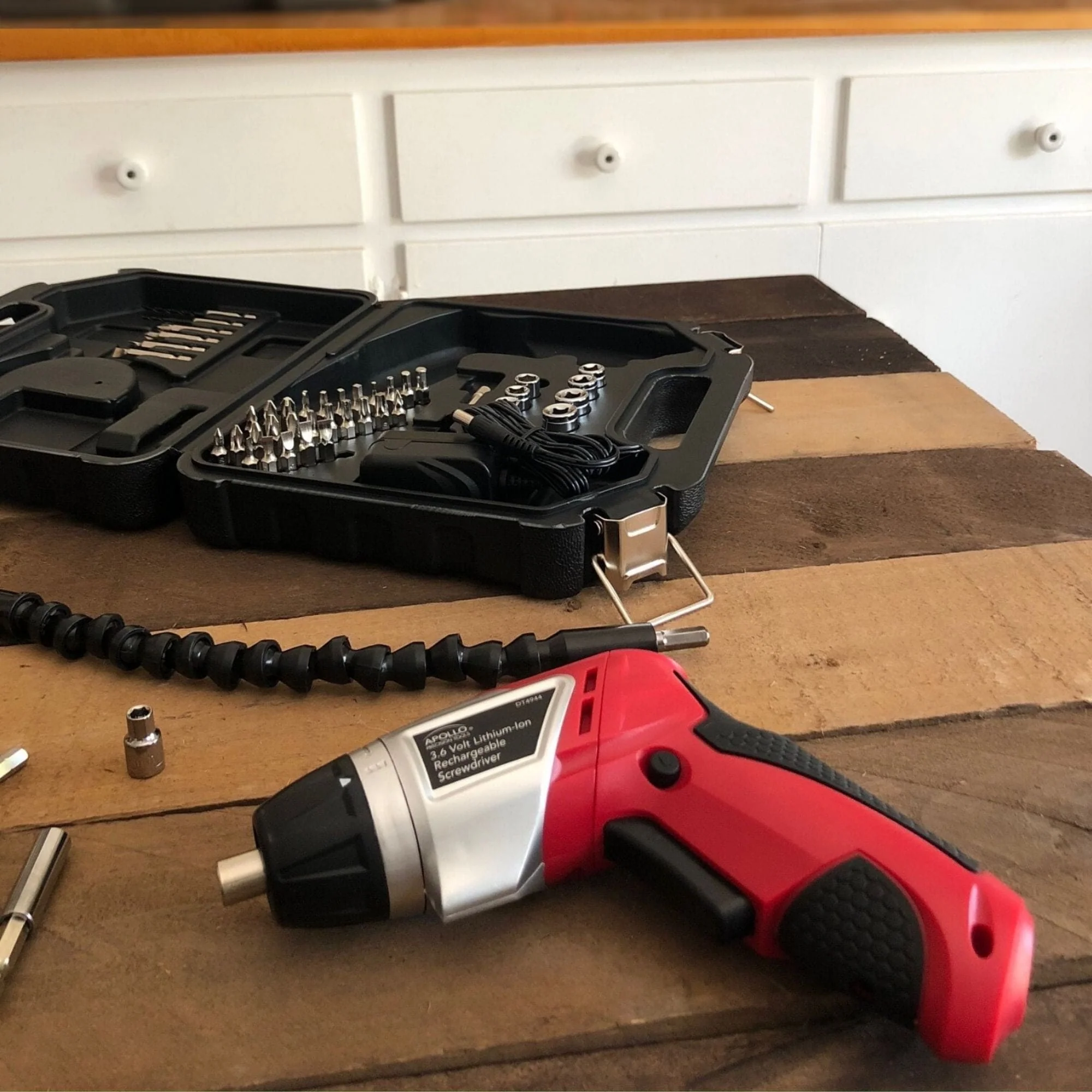3.6 Volt Lithium-Ion Rechargeable Screwdriver with 45 Pieces Accessory Set - DT4944 - Image 2